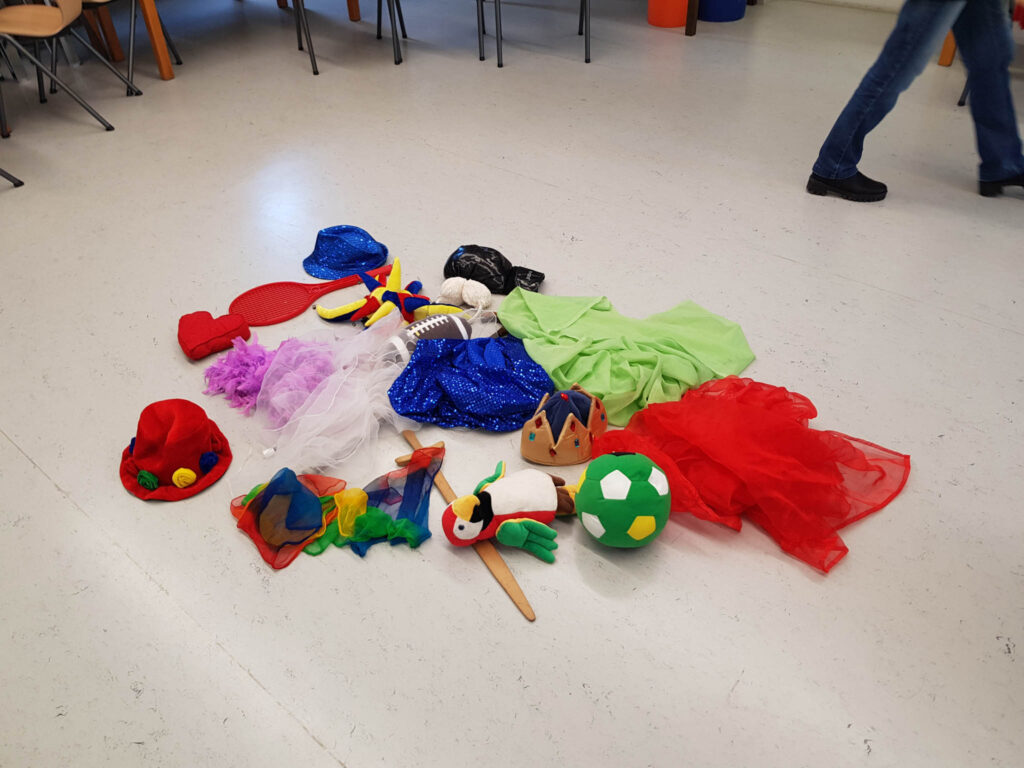 Spielsachen und Verkleidungen