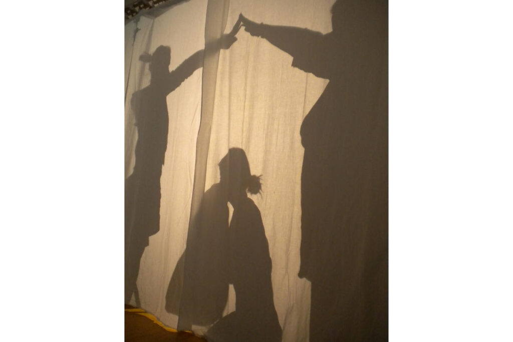 Schatten vor der Leinwand